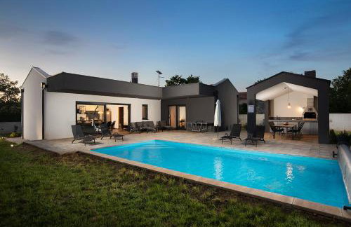 Vila Nora with heated pool - Foto 1