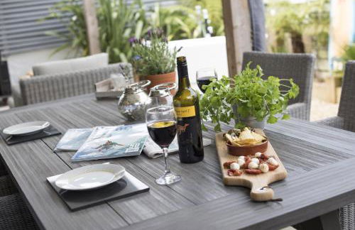 Two Bare Feet - Photo 35