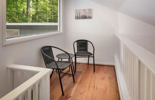 Renovated cabin w hot tub & deck - Foto 25