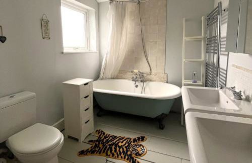 Charming cottage retreat with garden - sleeps 12 - Foto 16