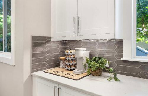 Modern Kirkland 4BR Family Oasis Kids Paradise - Photo 28