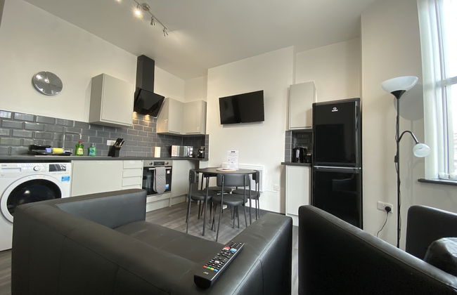 StayCrewe Apartments - Photo 16