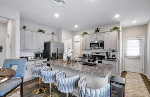 Stylish Hot Tub Retreat BBQ Yard Games WiFi Pets - Foto 3