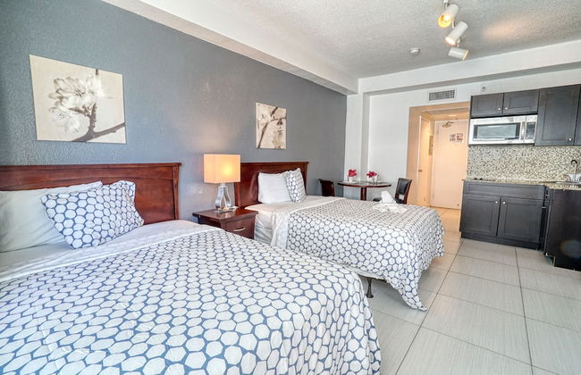 Deluxe Studios and Apartments at the Casablanca - Photo 51