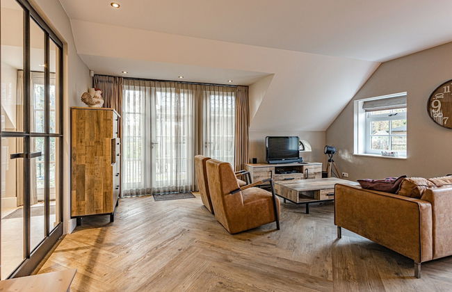 Charming Holiday Home in Nijverdal with Hot Tub - Foto 14