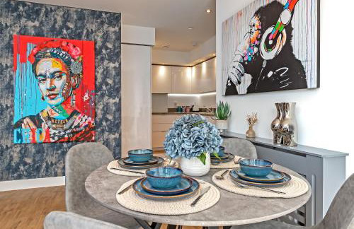 LUXURY AIRPORT SUITE, FREE Parking, FANTASTIC Location, Close To Airport, Train Station And Town Centre - Foto 16