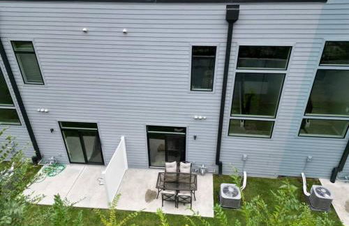 Luxurious Midtown Retreat with Elevator Access - Foto 7