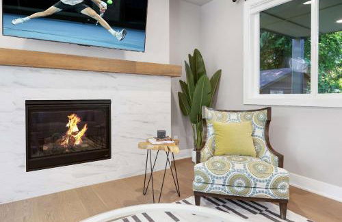 Modern Kirkland 4BR Family Oasis Kids Paradise - Photo 15