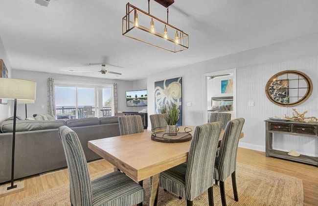 Beachfront 3bdr Condo w/ Pool & Deck Ocean Views Ocean Blvd #102 by Avantstay - Foto 6