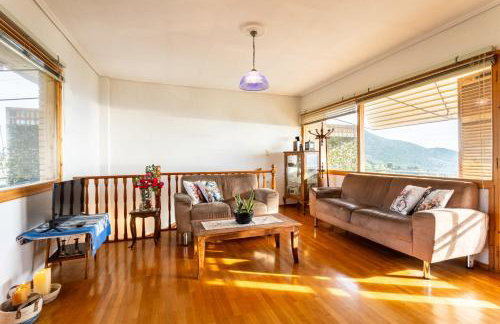 Spacious Cottage - Panoramic Sea & Mountain Views - Photo 4