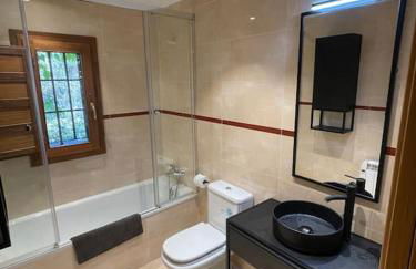 Villa privada y piscina salina y chimenea colgante - Foto 20