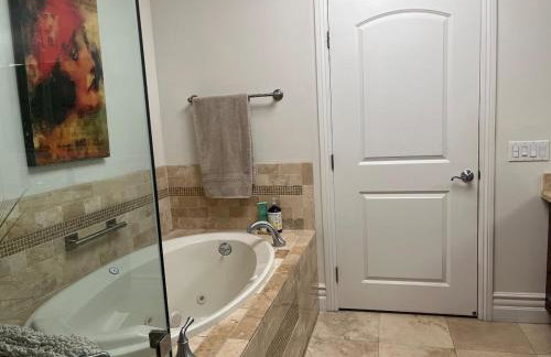 Studio City Chic Large Contemporary Condo - Foto 26