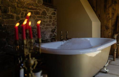 Gablebach Cottage With outdoor tub & log burner - Photo 24