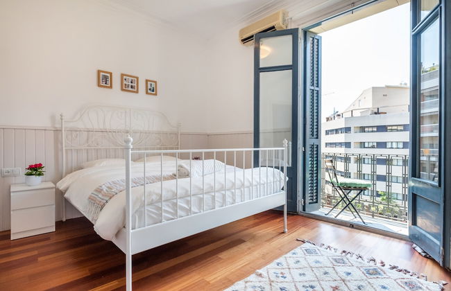 Stunning 4BR Apart in Sagrada Familia - Photo 7