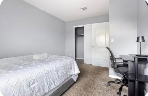 Modern 4BR Retreat, Fast WiFi, Parking, Less than 15 mins from Austin - Foto 11