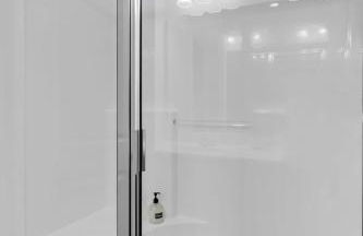 Quiet 3 Bedroom Escape in Ladson with 2 Car Garage - Foto 13