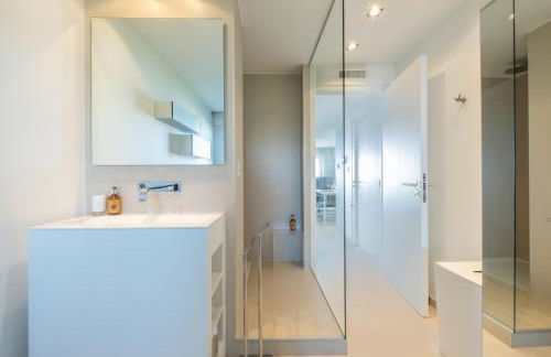 Elegant 3-Room Apartment with Terrace Pool & Island Views - Foto 22