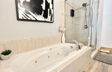 Villa Valbuena Palm Oasis In-Laws Quarters 4-Story Unit With Rooftop Retreat - Photo 25