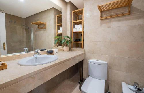 Luxury 3BR Puerto Banus, Pool, Garden, Walk to Marina & Beach - Photo 9
