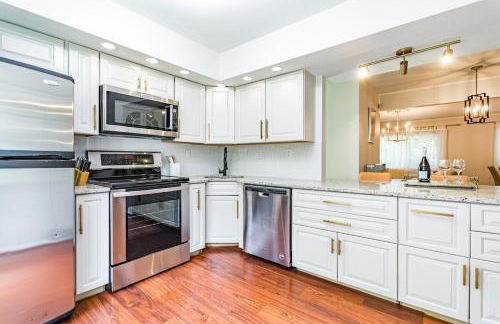 5br w community Pool close to North Hills! - Foto 7