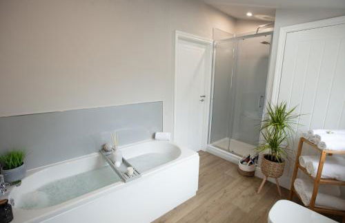 City to Country Retreat Luxury Cottage with Hot Tub - Foto 62