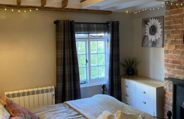 Pieman's Cottage - Pulborough, West Sussex Cottage - sunny courtyard - Foto 3