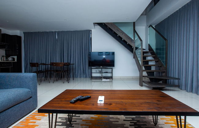 Embassy Gardens Premier Suites - Photo 38