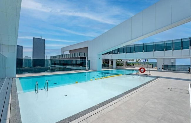 Whitesage - Super Spacious Apt with Dubai Garden Glow Views - Photo 33