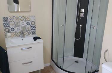 Studio à Le Boulou centre ville- pour 2 - petit prix- Juillet-aout réservation d'1 semaine minimum-check in 17-19h - Foto 10