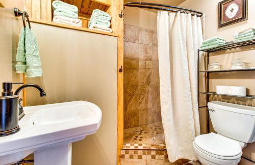 Walk to White River Cotter Cabin with Fire Pit! - Foto 11