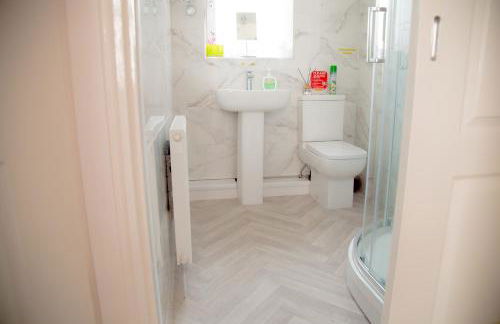 Lucky Home 24 - Ideal for Trade & Family - 2 Bedrooms - 3 Beds - Max 4 Guests - Close to BAE, Docks, Lake District, Beaches - Foto 21