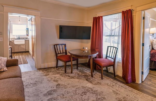 Redtail Suites ~ Entire Home ~ Sleeps 12 ~ Tesla Station - Foto 18