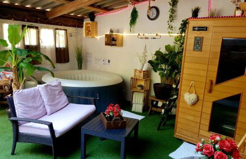 Studio19 Cosy Sauna Jacuzzi et jardinet privatifs - Foto 3