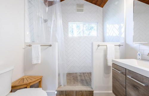 Secluded Lake Cottage with Hot Tub - Foto 10