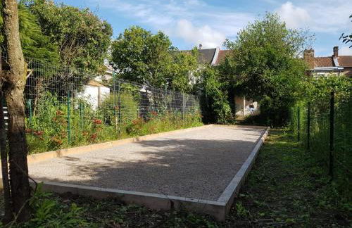 4 Ch - 10 pers - Grande Maison - Parking - Jardin - BBQ - Foto 46