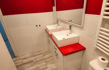 Rua Nova Apartment 28, 3 Dormitorios, WIFI, PS4 y Netflix, a 200m Catedral - Foto 12