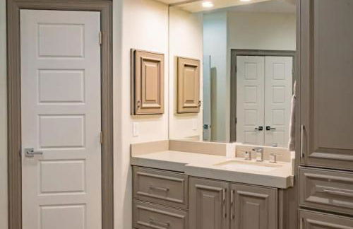 4 Bedrooms Pool Game room Massive Kitchen - Photo 8