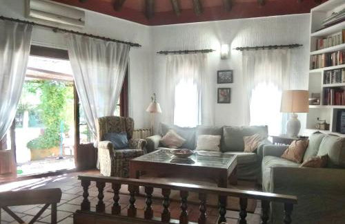 Chalet rural en La Mancha con jardin y piscina privados - Photo 4