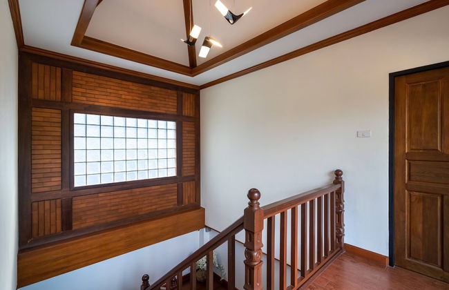 Bright Luxury Villa W Garden Pool & Sauna - Photo 28