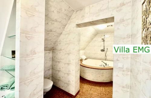 Luxus Ferienhaus Villa EMG München in Moosburg mit Pool, SPA, Kamin, Wald, See für Familien Gruppen bis 24 Personen - Foto 36