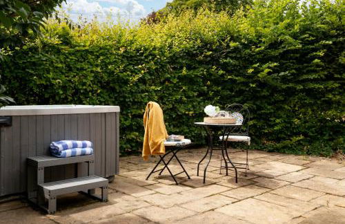 Luxurious Snowdrop Cabin with Private Hot Tub - Photo 24