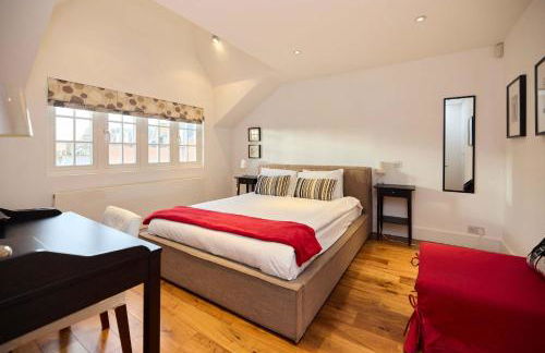 The Clapham Crib - Spacious 4BDR House with Patio - Photo 63