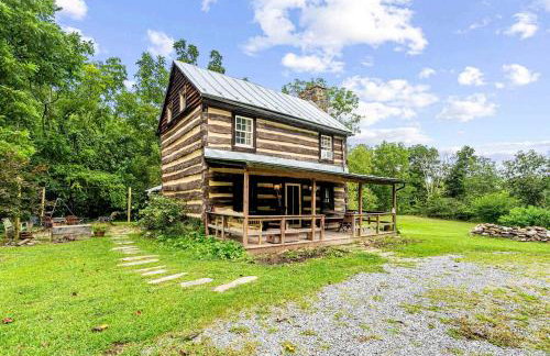 Historic Restored Farmhouse with Cowboy Cauldron Fire Pit Near Ice Mountain, Capon Bridge, West Virginia - Foto 54