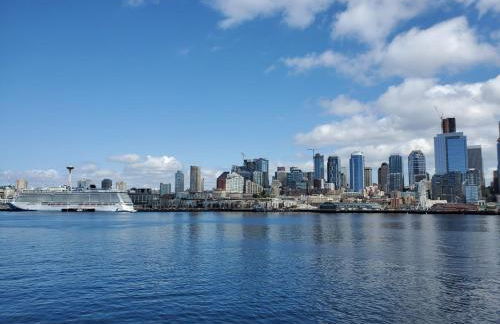 Serene Port Orchard Retreat - 3BR 3BA with Trails and Amazing Views - Foto 51