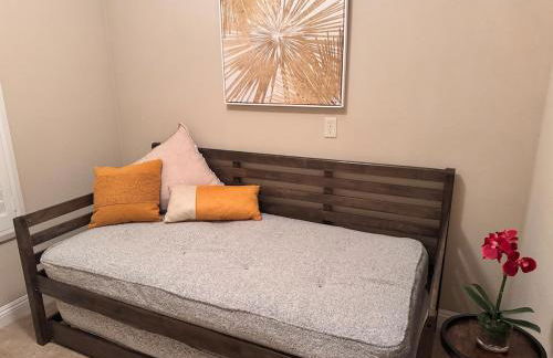 Luxe Palm Springs Villa- Sunset Oasis Private Heated Pool & Spa on Golfcourse - Foto 51