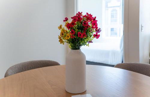 Luxury 2 Bedroom Residence With Fitness and Outdoor Pool - Photo 38