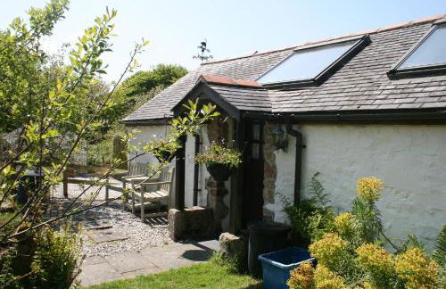 Cosy barn on rural smallholding with alpacas, goats & pigs - Foto 1