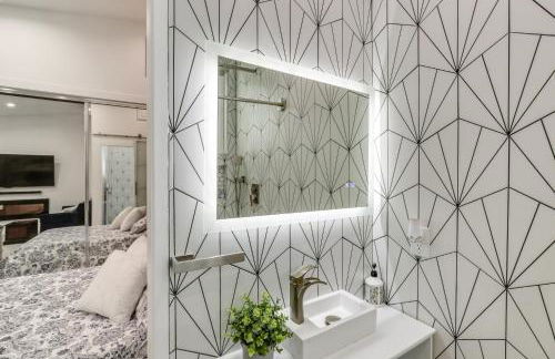 9 Mi to Dodger Stadium! East LA Studio with Patio - Foto 19