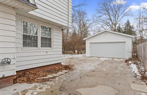 5 Mins to UND - Cozy 4BD with BBQ & Pool Table - Foto 9