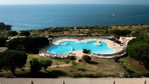 2 bdr Villa with Ocean-View Shared Pool, Luz, Lagos - Photo 2, sunbed